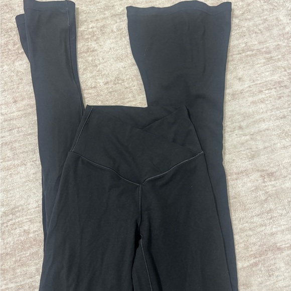 OFFLINE By Aerie Real Me High Waisted Crossover Flare Legging size xs - Picture 2 of 3